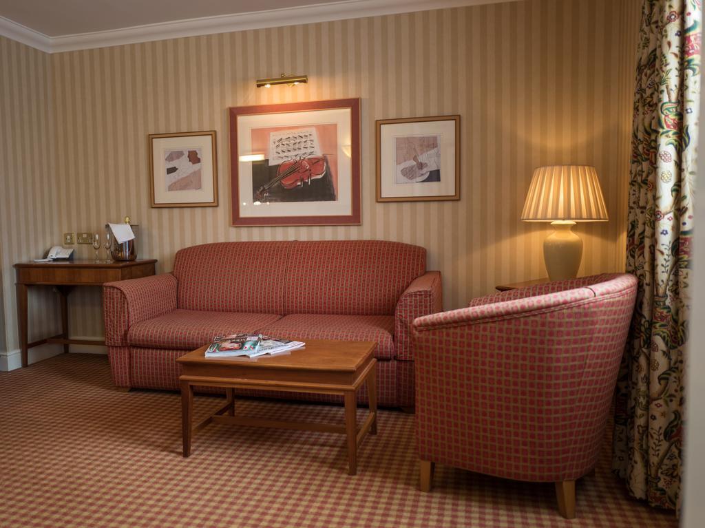アポロ ホテル ベージングストーク エクステリア 写真